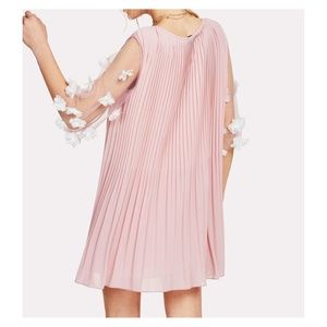 flower applique mesh sleeve pleated dress